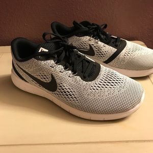 HARDLY WORN Nike running shoes